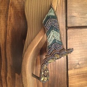Beaded wedge heel